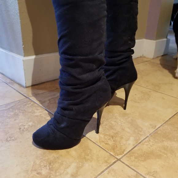 Boots - Picture 4 of 5